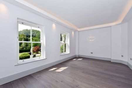 Modern family home which sits in around an acre of grounds with self contained annexe - Photo 4