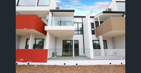 Modern Unfurnished Townhouse for Rent in Yarraville! - Photo 5