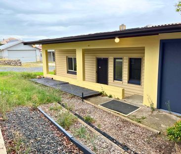 Charming Elevated Cottage with Stunning Verandah Views - Photo 3
