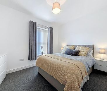 2 bedroom end of terrace house to rent - Photo 3