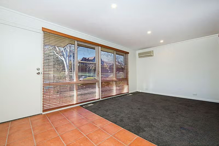 Convenient Living in a Quiet Garran Street! - Photo 4