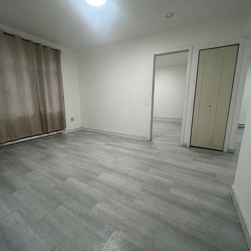 30e Rue, H7R 3K4, Laval - Photo 1