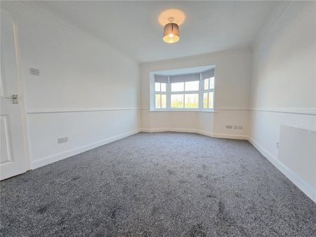 2 bed ground floor flat to rent in Wayletts, Leigh-on-Sea, SS9 - Photo 3
