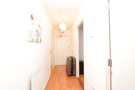 Room in a Shared Flat, Barchester Street, E14 - Photo 3