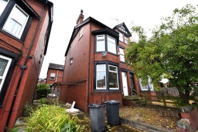 7 bedroom House in Headingley Avenue, Headingley - Photo 1