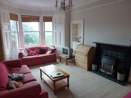4 bedroom flat to rent - Photo 2