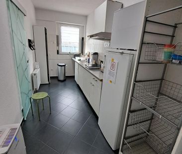 KEIN JOBCENTER Zimmer 20m2 € 600.- Nur Männer Nichtraucher mit Arbe... - Photo 2