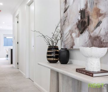 Massive Brand New 5 Bed Luxury Home - Photo 3