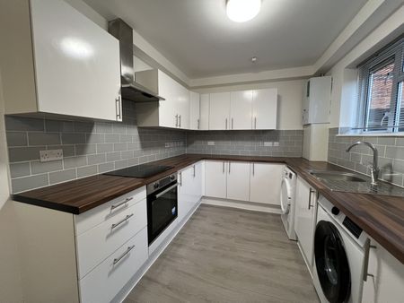 Henslow Way, Woking - 2 bedrooms Property for lettings - Seymours - Photo 5