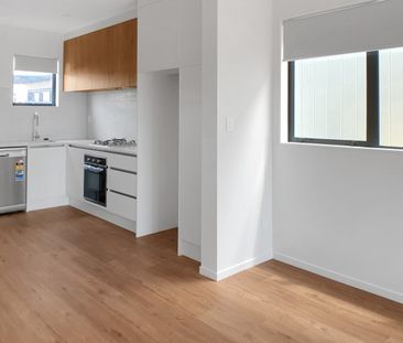 HOBSONVILLE - Terrace House - Photo 1