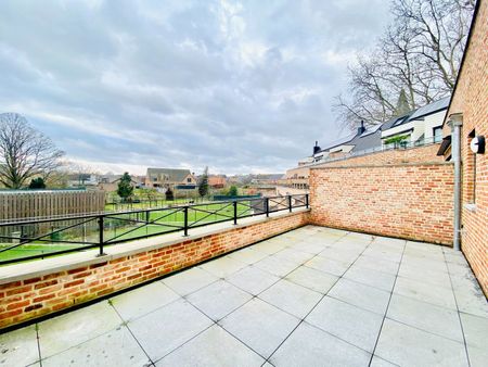 Lichtrijk 2 slaapkamerappartement met terras, autostaanplaats en berging. - Photo 2