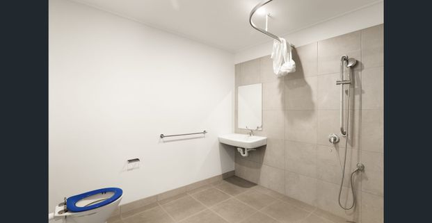 A Well-Presented, Modern Pad with Bills Included - Photo 1