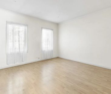 Modern Family Living in the Heart of Hoppers Crossing - Photo 4