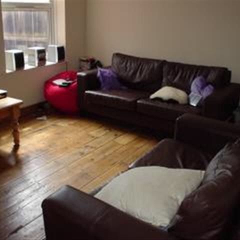 4 Bed Terraced House, Berkeley Road, SO15 - Photo 1