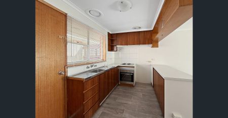 FRESHLY UPDATED ONE BEDROOM UNIT IN PRIME LOCATION - Photo 3