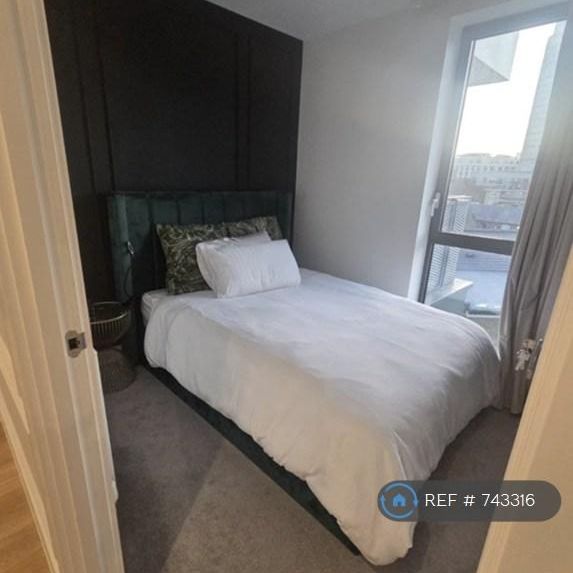 1 bedroom in a flat share to rent - Photo 1