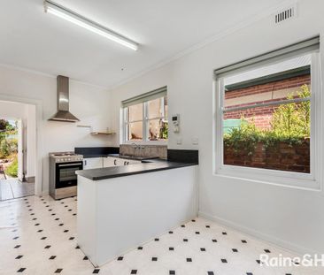 Charming 2-Bedroom Stone Frontage Cottage in Prestigious Dulwich - Photo 6