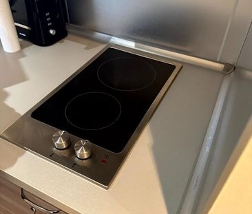 moderne möblierte 2 Zimmer Wohnung mit Einbauküche und Bad in 63303... - Foto 1