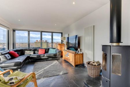 3 bedroom flat to rent - Photo 3