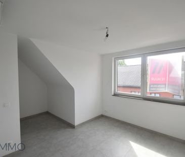 Volledig vernieuwd triplex-appartement met 2 slpk. terras en garage. Vrij vanaf 01/12 - Foto 3