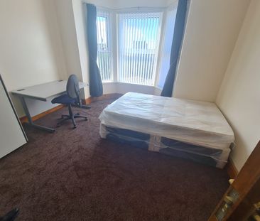 6 Bed - 27 Regent Terrace, Hyde Park, Leeds - LS6 1NP - Student - Photo 3