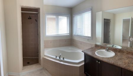 For Lease - 46 Laramie Crescent, Vaughan, Ontario - Photo 4