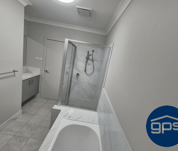 Modern Family Living in a Prime Oran Park Location - Photo 4