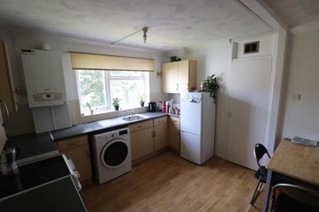 3 bedroom flat to rent - Photo 3