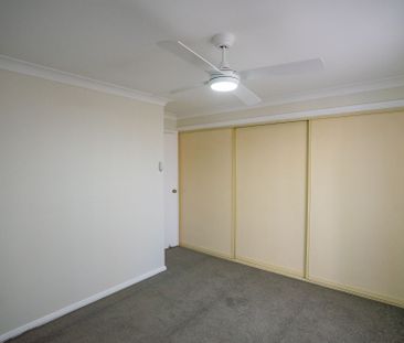 Freshly Updated 2 Bedroom Unit with Private Courtyard - Photo 2