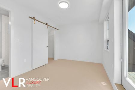 Townhouse in Vancouver West Side, BC - Photo 2