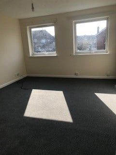 1 Bed Flat, Poole Road, SO19 - Photo 3