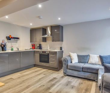 2 bedroom end of terrace house to rent - Photo 4