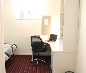 Three Bed Apartment - Photo 6