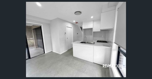 Modern Townhouse Living Awaits in Family-Friendly Oxley Park! - Photo 1