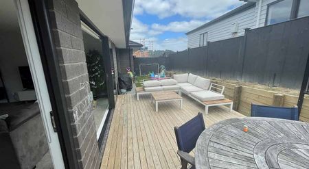 3bd house, Viewing at 11:30 am, Saturday, 29th Nov - Photo 4