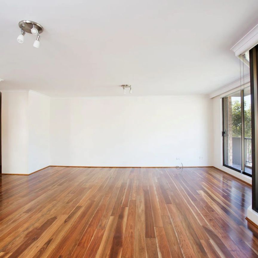 Spacious apartment in prime location - Photo 1