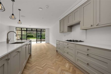 Newly built four bedroom home providing the perfect combination of London Living in a picturesque village setting - Photo 2