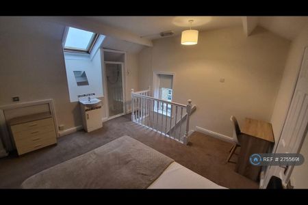 1 bedroom in a house share to rent - Photo 3