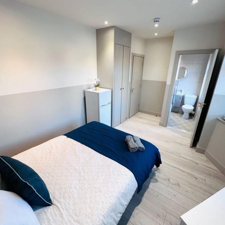 Room in a Shared House, Rowan Crescent, SW16 - Photo 1