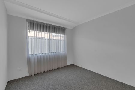 Four Bedroom Family Home in Baldivis - Photo 4