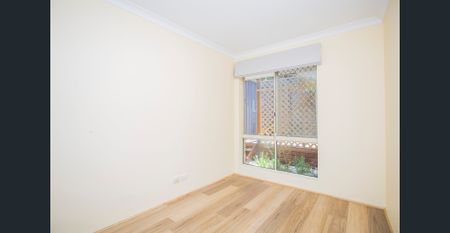 Renovated modern spacious three bedroom villa with solar panels. - Photo 5