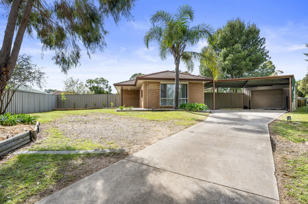 Beautiful Family Home in a Quiet Cul-de-Sac - Photo 3