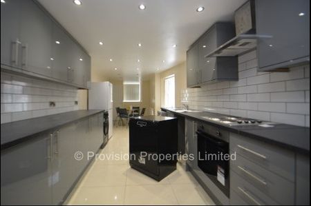 4 Bed 4 Bath Properties in Leeds - Photo 3