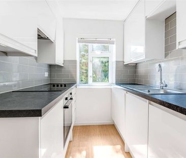 A modern and well-presented one double bedroom apartment in the hea... - Photo 6