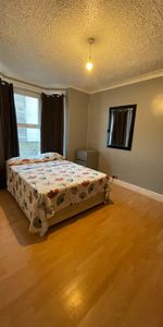 Room in a Shared House, Albert Square, E15 - Photo 4