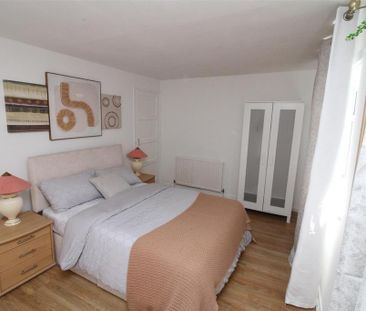 2 bedroom end of terrace house to rent - Photo 4