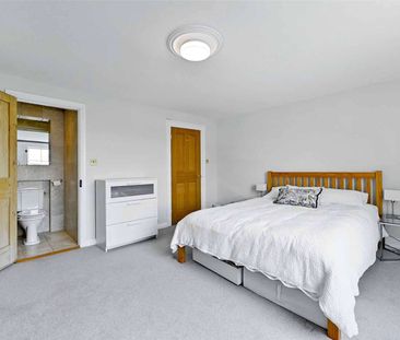 Delightful Grade II listed four bedroom townhouse situated within W... - Photo 3