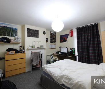 4 bedroom semi-detached house to rent - Photo 2