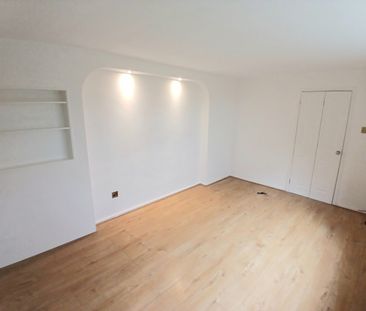 York Road, Stevenage - Photo 2