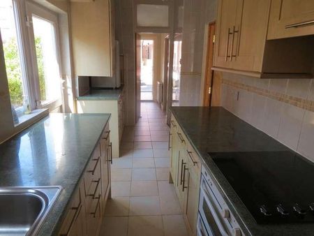 Bedroom Detached House In Winton, BH9 - Photo 2